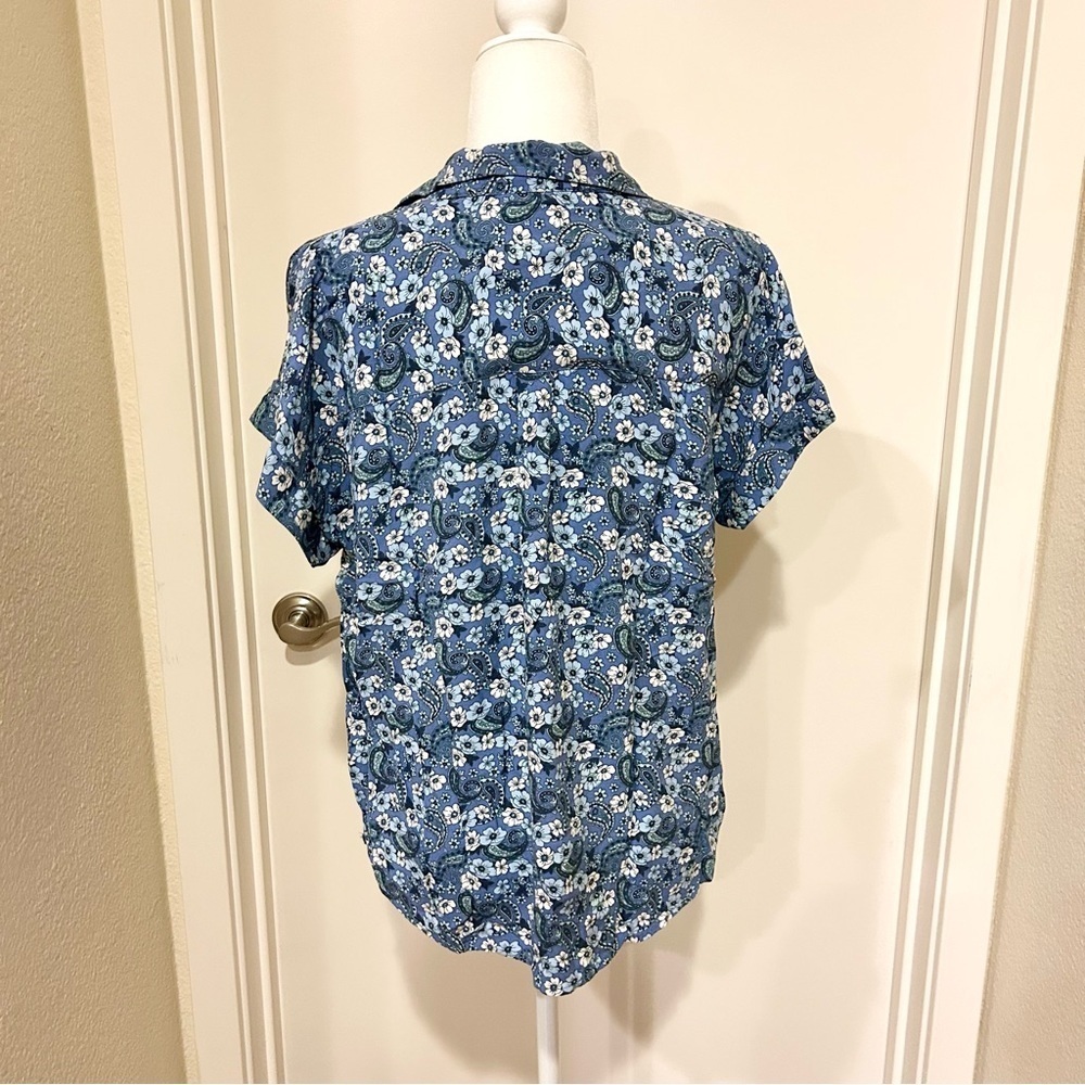 Lucky Brand blue floral short-sleeve button-down blouse size Medium excellent - Picture 3 of 8